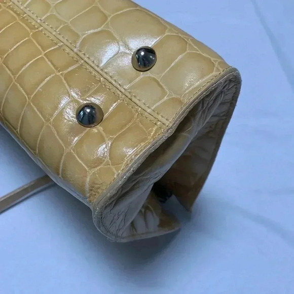 FURLA Women’s Purse,Vintage.couple of tiny call outs see pictures. Great bag❣️ - Picture 4 of 10